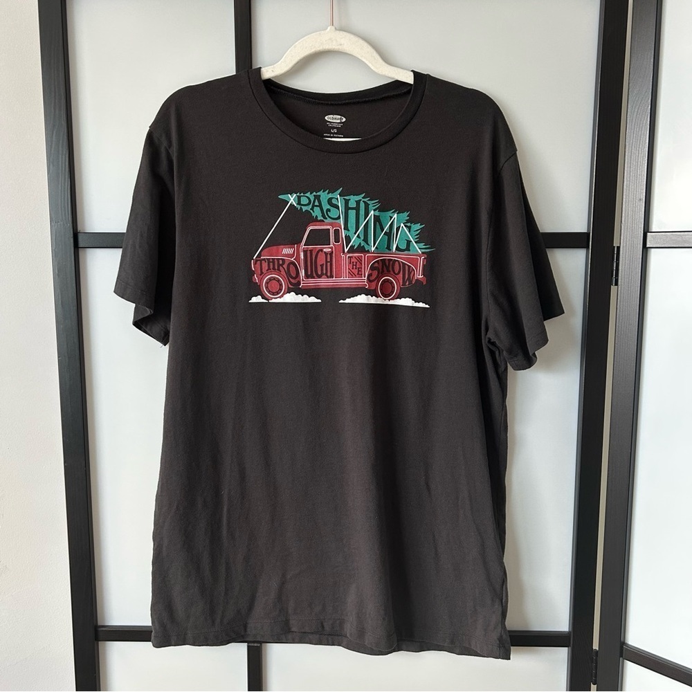 [L] Old Navy Grey/Black Holiday Graphic Short Sleeve Tee Red Truck Xmas Tree